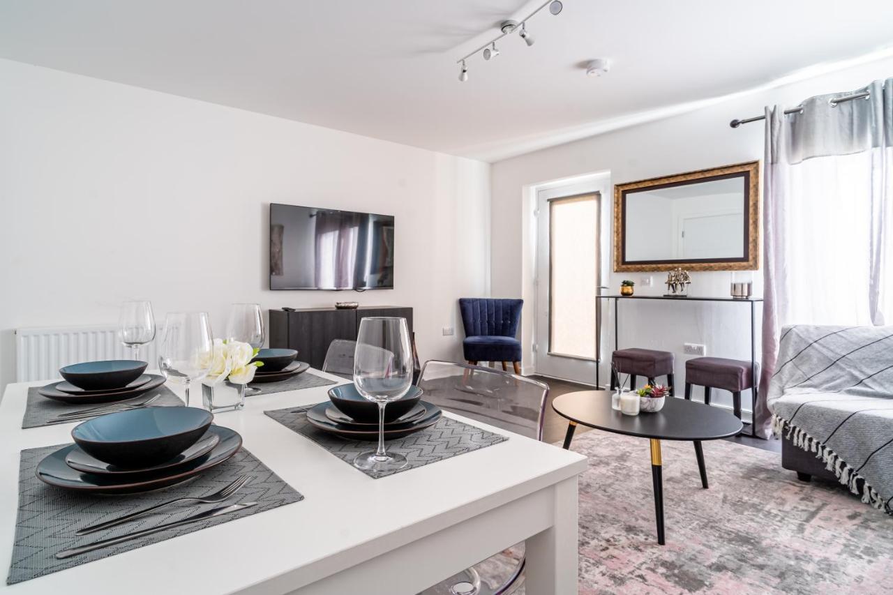 Spacious 3 Bedroom House In Glasgow City With Private Parking & Garden Extérieur photo