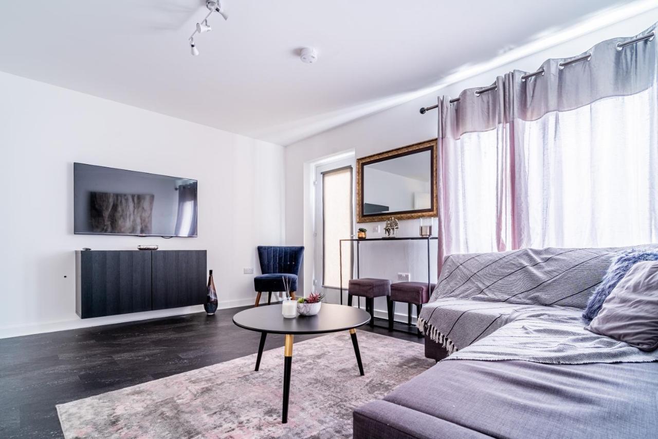 Spacious 3 Bedroom House In Glasgow City With Private Parking & Garden Extérieur photo