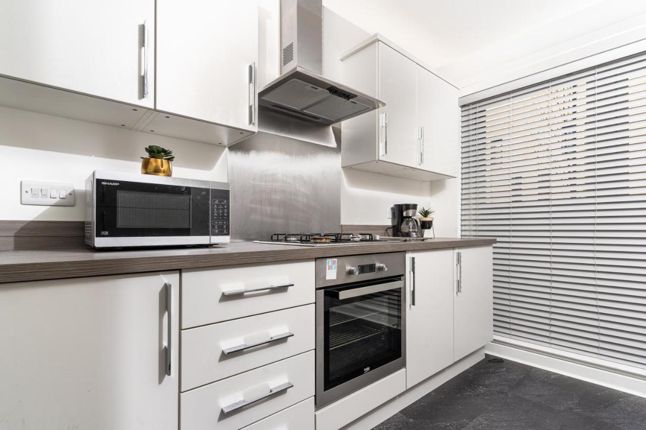 Spacious 3 Bedroom House In Glasgow City With Private Parking & Garden Extérieur photo