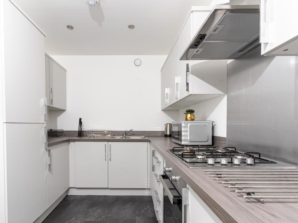 Spacious 3 Bedroom House In Glasgow City With Private Parking & Garden Extérieur photo